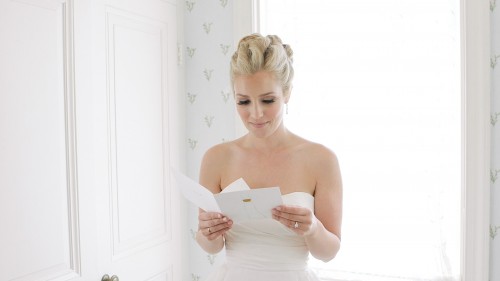 bride reading card from groom