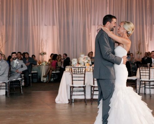 Scripps Seaside Forum brides and groom first dance