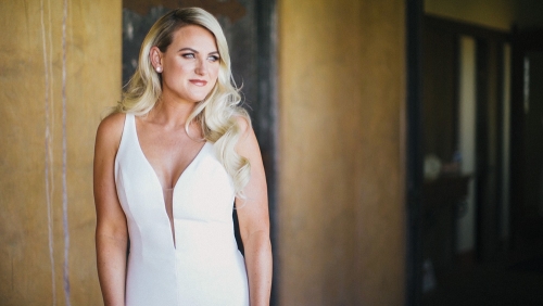 Bride getting ready at Adamson House Museum in Malibu 