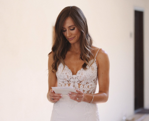 Bride reads card from Groom before ceremony