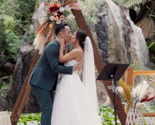 the kiss at wedding at Botanica